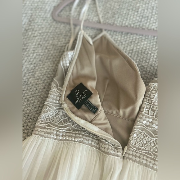 Adrianna Papell Long Shades Of Ivory Sequins Beaded Gown Unaltered Size 6 - Picture 12 of 15